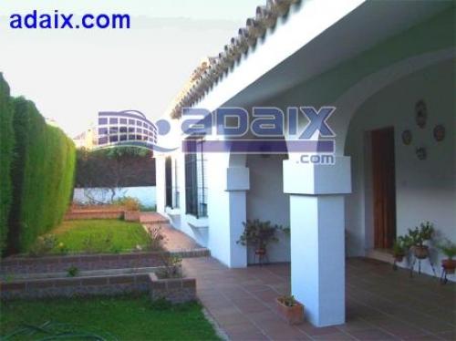 Excelente chalet independiente en PARQUE EUROPA totalmente amueblado gran porche