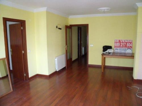 Piso en venta en Blanes. Bonito piso con parking de