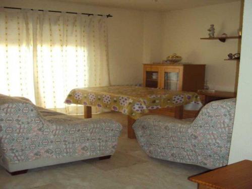 Casa unifamiliar con local-garaje de unos 55 m2 solado con