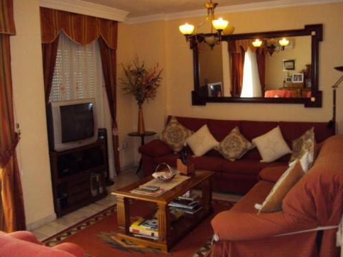 Casa unifamiliar con garaje a ras de calle de unos