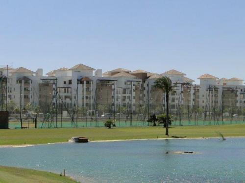 Piso en Motril Zona Playa Granada.Edificio rodeado de campo de