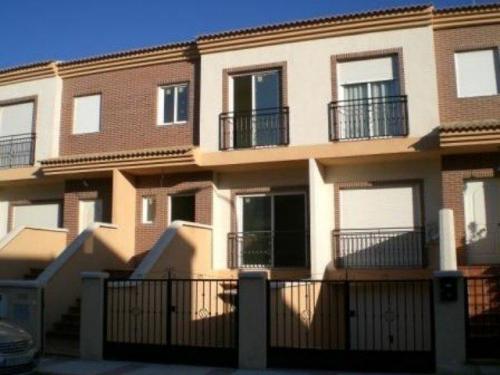 Casa en venta en Chauchina (Granada). Unifamiliar a estrenar con