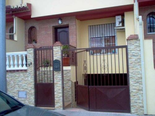 Casa en venta en Santa Fe (Granada). Unifamiliar de 3