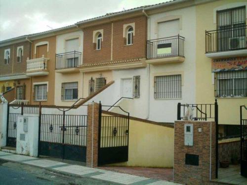 Casa en venta en Cijuela (Granada). Unifamiliar con 3 dormitorios
