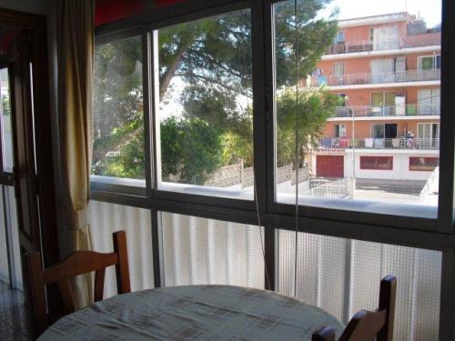 Apartamento en Calvia ubicado en Magaluf. Consta de 2 dormitorios