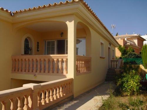 Chalet unifamiliar en Calvia ubicado en Son Ferrer. Consta de