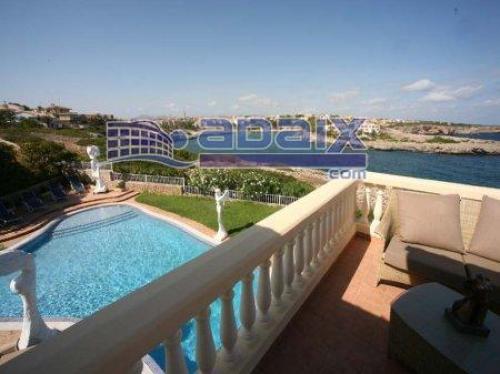 Fantastica villa de estilo mediterraneo con un gran garaje y