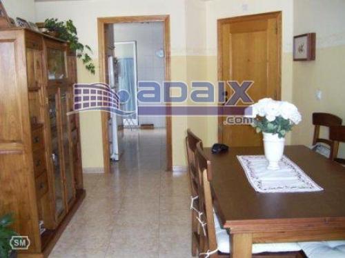 Estupendo 2 piso con ascensor en zona muy tranquila de