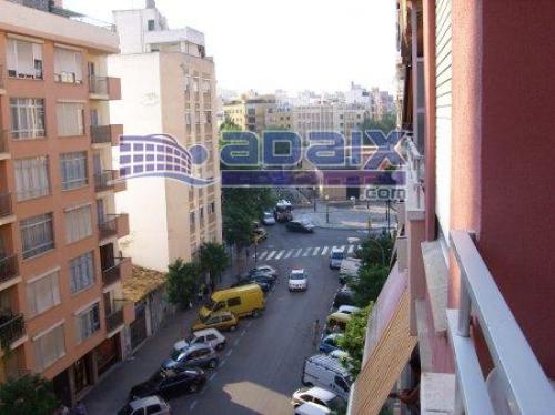 Piso en Palma de Mallorca ubicado en Pedro Garau. Consta