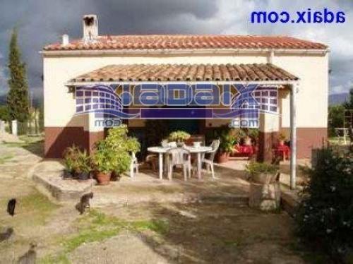 Casa en las afueras con 5000 metros de terreno frutales.