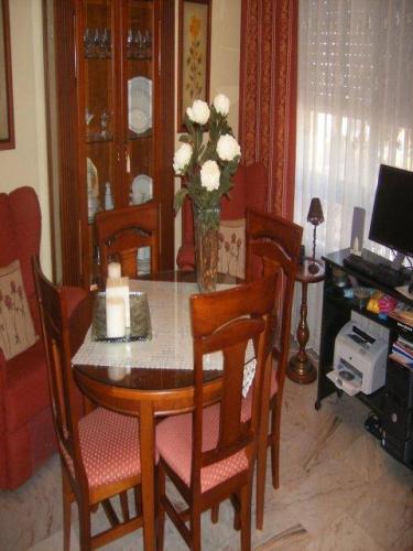 Magnifica Casa Unifamiliar. Sotano. 2 plantas y buhardilla. Soleria de