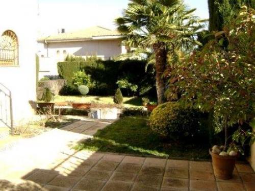 Magnifico Chalet en zona residencial. 900 m2 de parcela 350