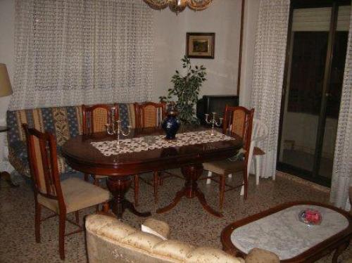 Piso centrico de 100 m2. Habitaciones Amplias. Cocina Amueblada. Muy