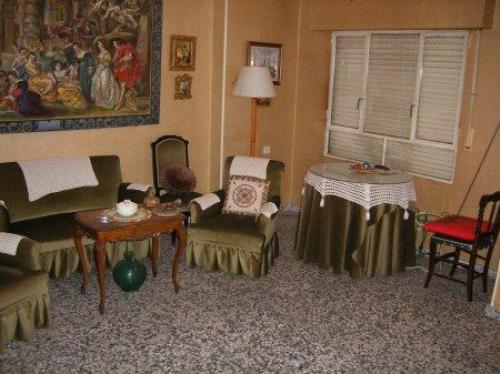 PISO CENTRICO CON 105 M2 ARMARIOS EMPOTRADOS. PARA REFORMAR