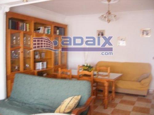 BONITA CASA UNIFAMILIAR EN EL BARRIO DE LAS AMeRICAS. SUELOS