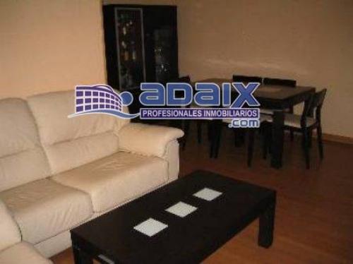 BONITO APARTAMENTO TODO EXTERIOR. TARIMA FLOTANTE. PAREDES LISAS. MOLDURA DE