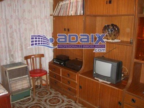 Piso 4 con ascensor. Terraza Cerrada. Soleria de gres. Necesita