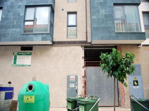 Se vende bajo comercial en Bertamirans Ames.Amplio local situado a