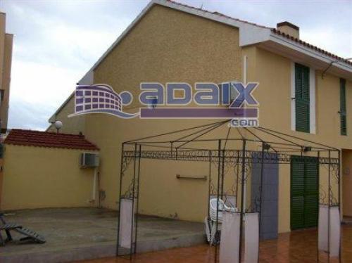 Amplio Duplex. Luminoso en esquina. Tres dormitorios dos baños un