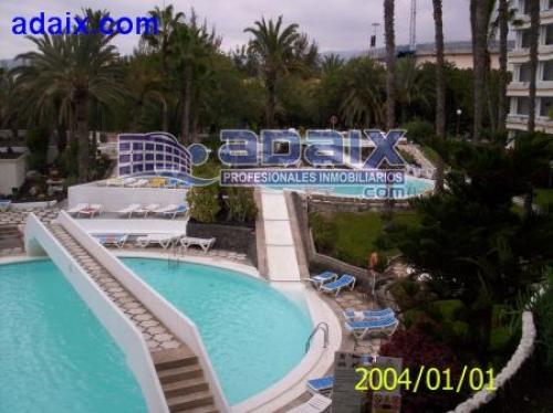 Amplisimo complejo de apartamentos de lujo. Cuenta con cinco piscinas