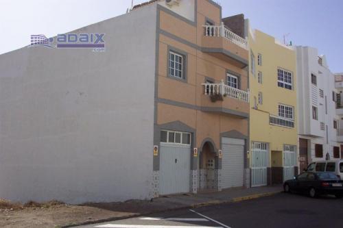Estupenda vivienda en El Tablero de Maspalomas. SalOn de 100m.