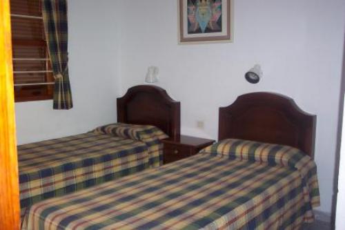 Complejo tranquilo a diez minutos de la playa. Restaurante bares