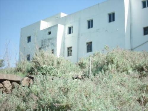 Vivienda de dos plantas con azotea transitable. SalOn de 80m.