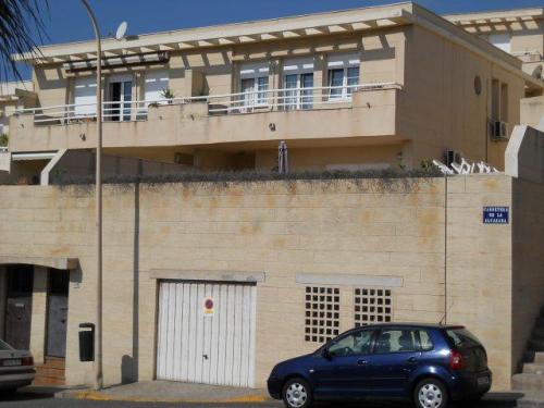 Magnifico Chalet con estupendas vistas al mar ubicado en urbanizacion