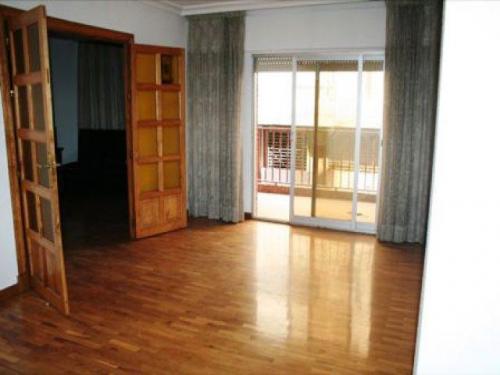 Piso en venta.Perfectamente conservado.Para entrar a vivir.Luminoso.Salon.Comedor-cocina.P