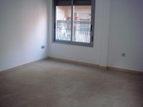 Piso en venta.A estrenar.Totalmente equipado.Amplio jardin frente al edificio.Ideal.Muy lu