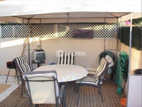 Chalet en alquiler en El Algar de 200m2. Se distribuye