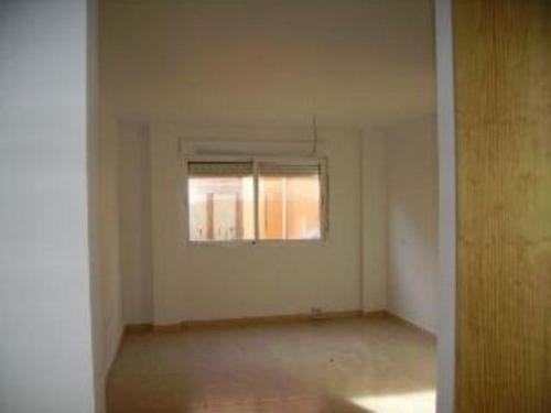 Vivienda ofertada por Banco o Caja.Piso en venta en Beniajan.