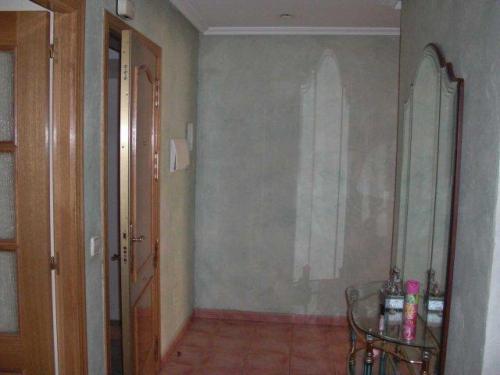 Se alquila piso en la Alberca. Piso seminuevo en pleno