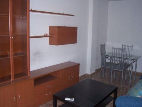 se alquila piso en la flota dos dormitorios un baño