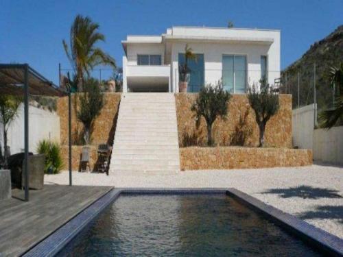 Villa de diseño con espectaculares vistas a 5m del campo