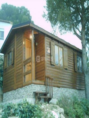 SE VENDE PRECIOSA CASA DE MADERA40 METROSCOMPLETAMENTE EQUIPADA2 dormitorios salOn