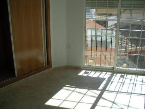 Se alquila piso en la Alberca superficie de 65m2 2