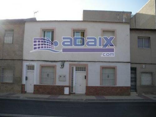 PLANTA BAJAGRAN OPORTUNIDAD130 METROS UTILES 4 DORMITORIOS 2 BAñOS TOTALMENTE