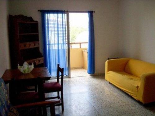 Piso en buen estado en Santa Cruz. consta de 2