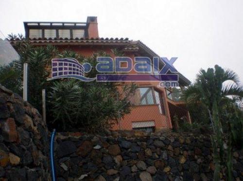 Impresionante chalet en los acantilados de la urbanizacion Jardin del