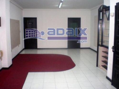 Magnifica oficina en el centro de Santa Cruz completamente revestida