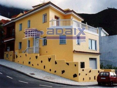 Precioso chalet adosado en perfecto estado en Los Realejos. Consta