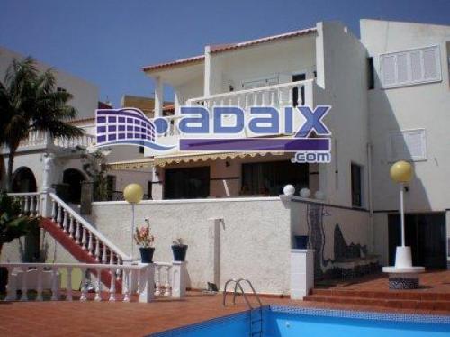 Impresionante chalet adosado en perfecto estado en Tabaiba Alta. Consta