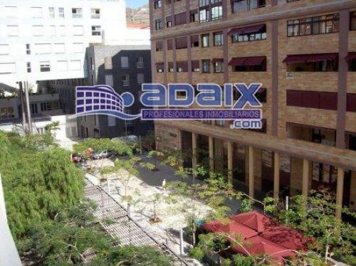 Amplio y luminoso piso en el centro de Santa Cruz