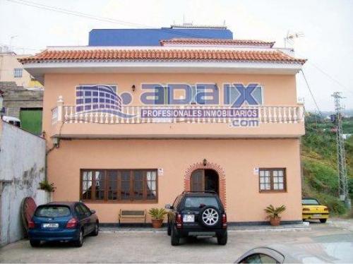 Vivienda en Los Realejos con parking privado que cuenta con