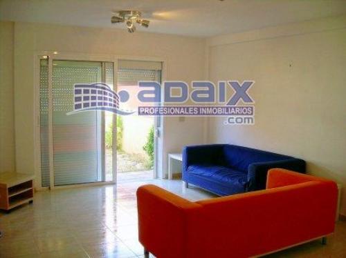 Precioso piso con jardin exterior totalmente amueblado. Plaza de garage