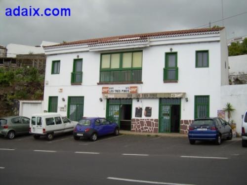 Casa terrera unifamiliar ubicada en la carretera que va de