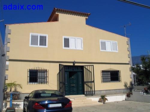 Chalet situado en las afueras de Guimar edificado en un