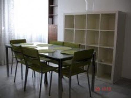 Se alquila piso en el barrio de Triana en Sevilla.Piso