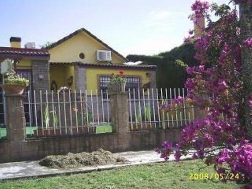 Se vende estupendo chalet en Montequinto (Dos Hermanas).El chalet es
